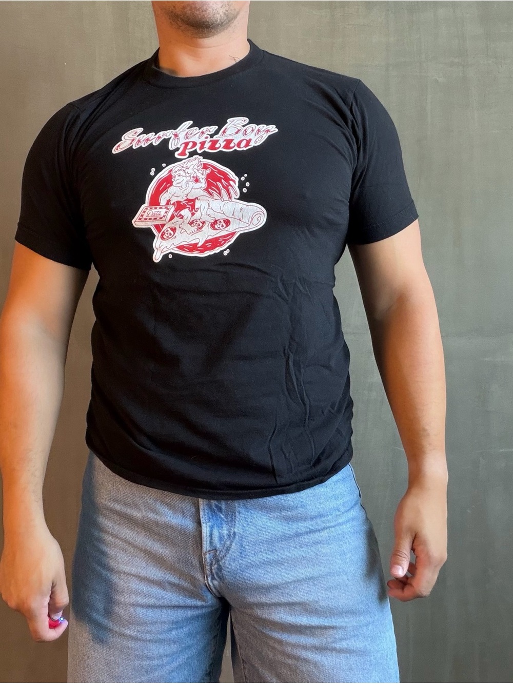 Stranger Things Surfer Boy Pizza Graphic T-Shirt Black Men’s Medium Netflix